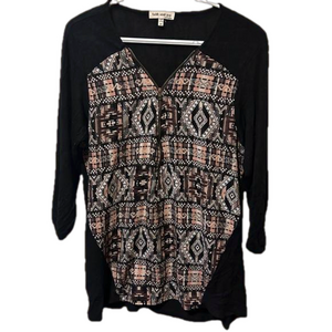 Faith & Joy Adjustable v-neck zip front tunic. Pretty pinkish pattern